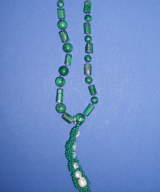 Malachite necklace with young peas