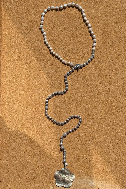 Tail necklace with vintage flower