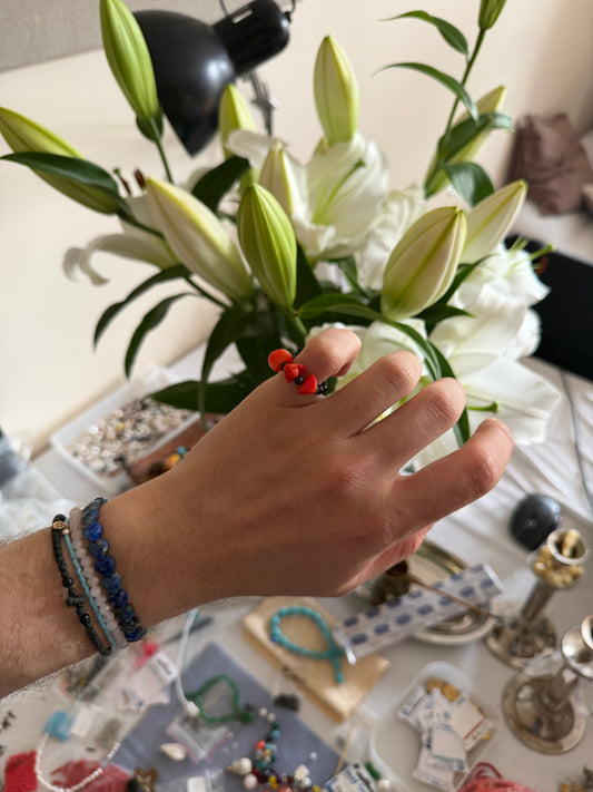 Triple coral black spinel ring