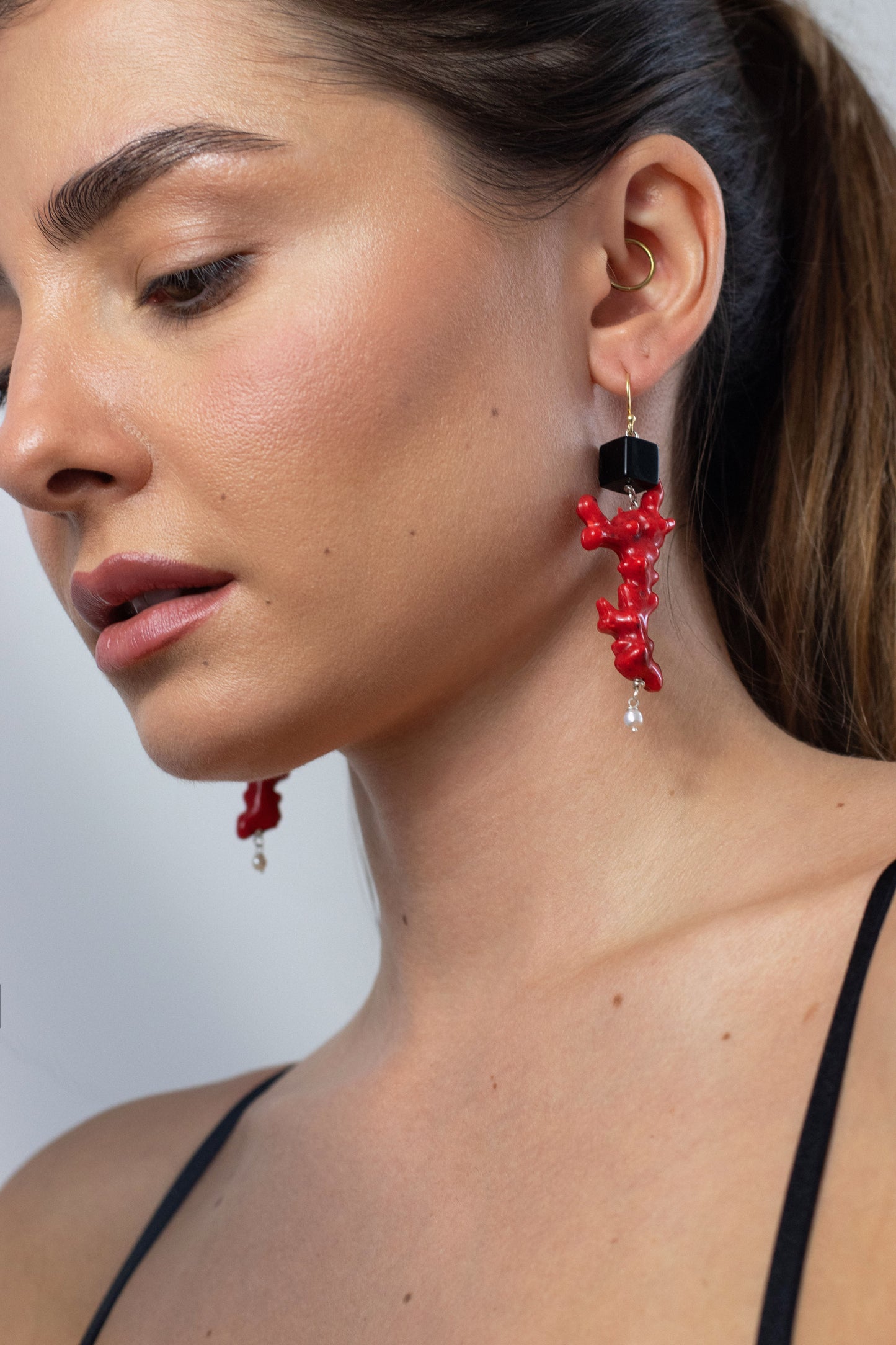 Coral black onyx pearls earrings