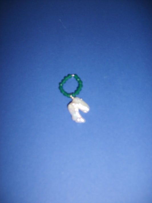 Green agate ring with pearl