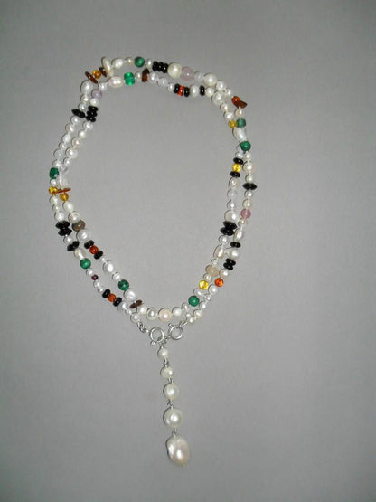 Pearl necklace with mixed stones
