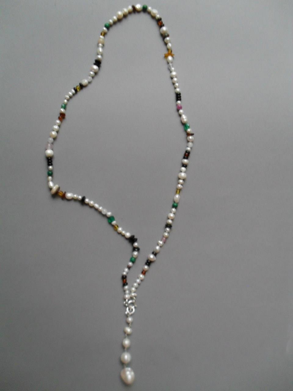 Pearl necklace with mixed stones