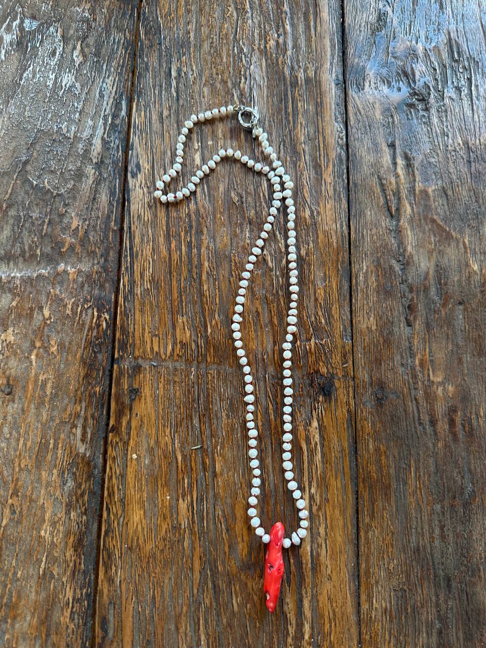 Long pearl necklace with coral