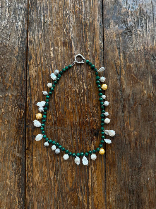 Malachite necklace with pearls